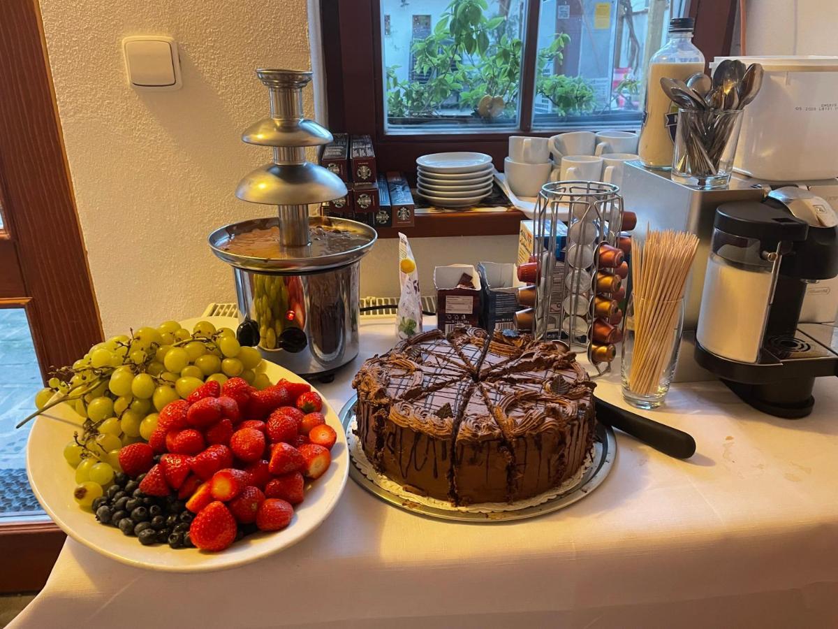 Alva Pension 2 Микулов Экстерьер фото