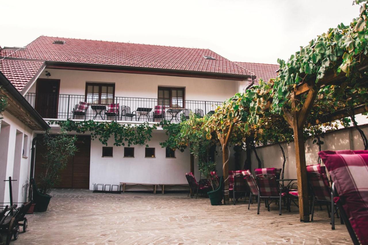 Alva Pension 2 Микулов Экстерьер фото